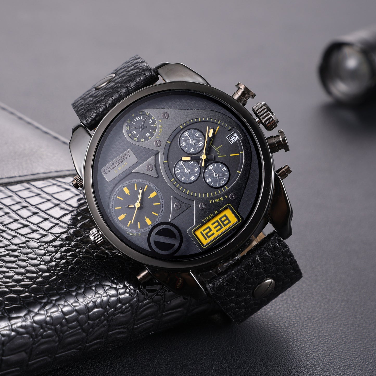 Montre à quartz pour hommes avec double cadran, style décontracté.