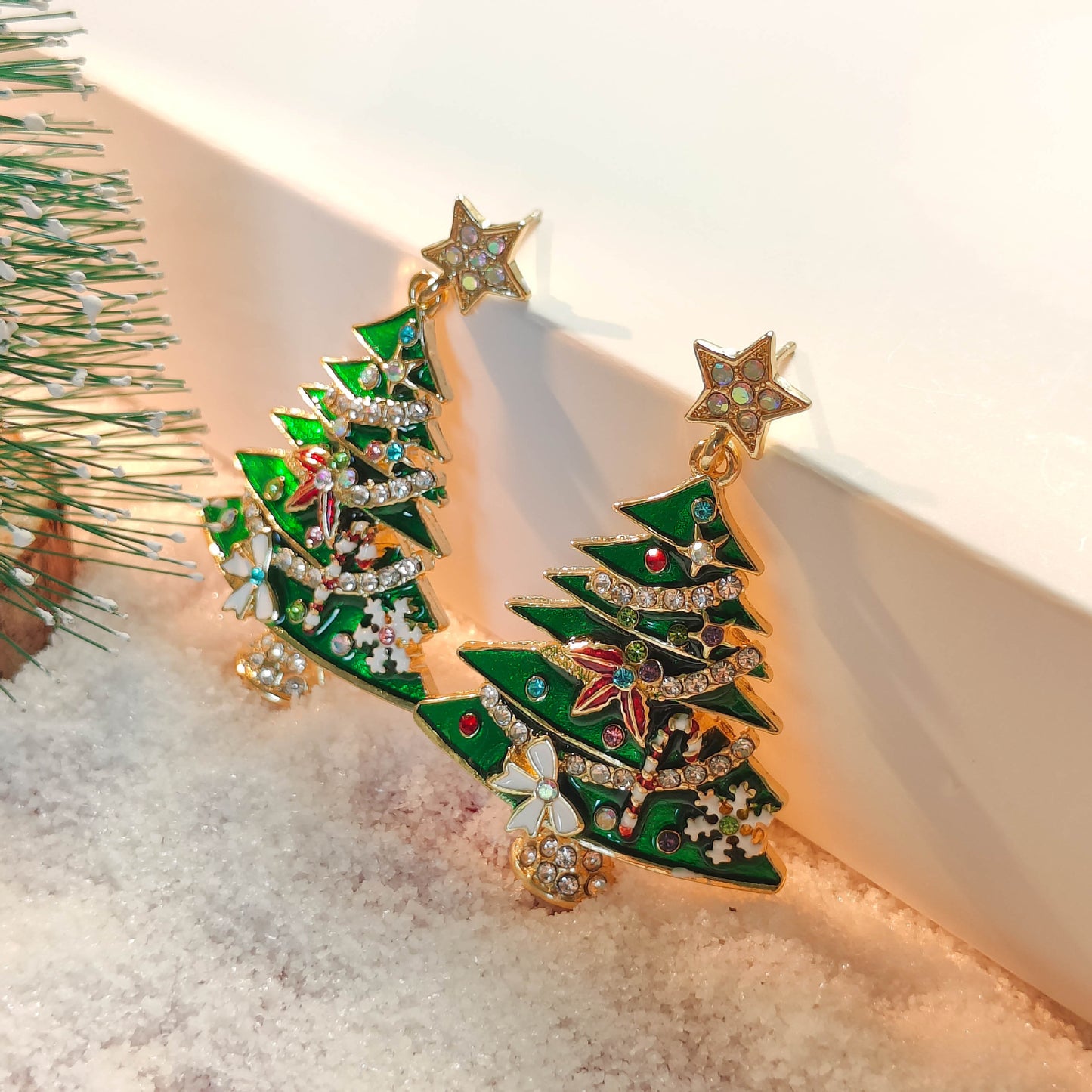 Broche en forme d'arbre de Noël en diamant, boucles d'oreilles créatives en forme d'arbre de Noël pour femmes.