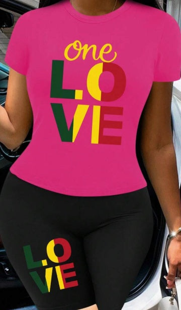 Ensemble confortable de t-shirt à manches courtes imprimé numérique avec slogan LOVE pour femmes et short.