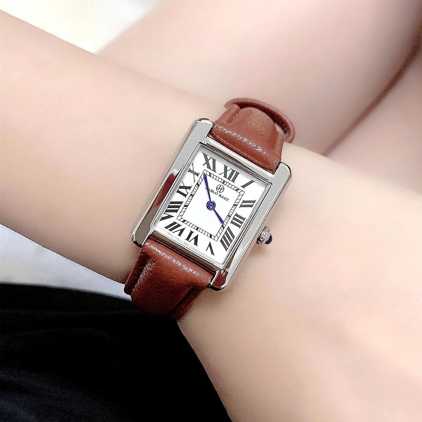 Montre rétro simple et classe pour filles, qui va avec tout.