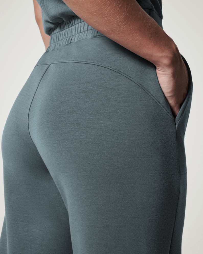 Combinaison pantalon à lacets pour femmes.