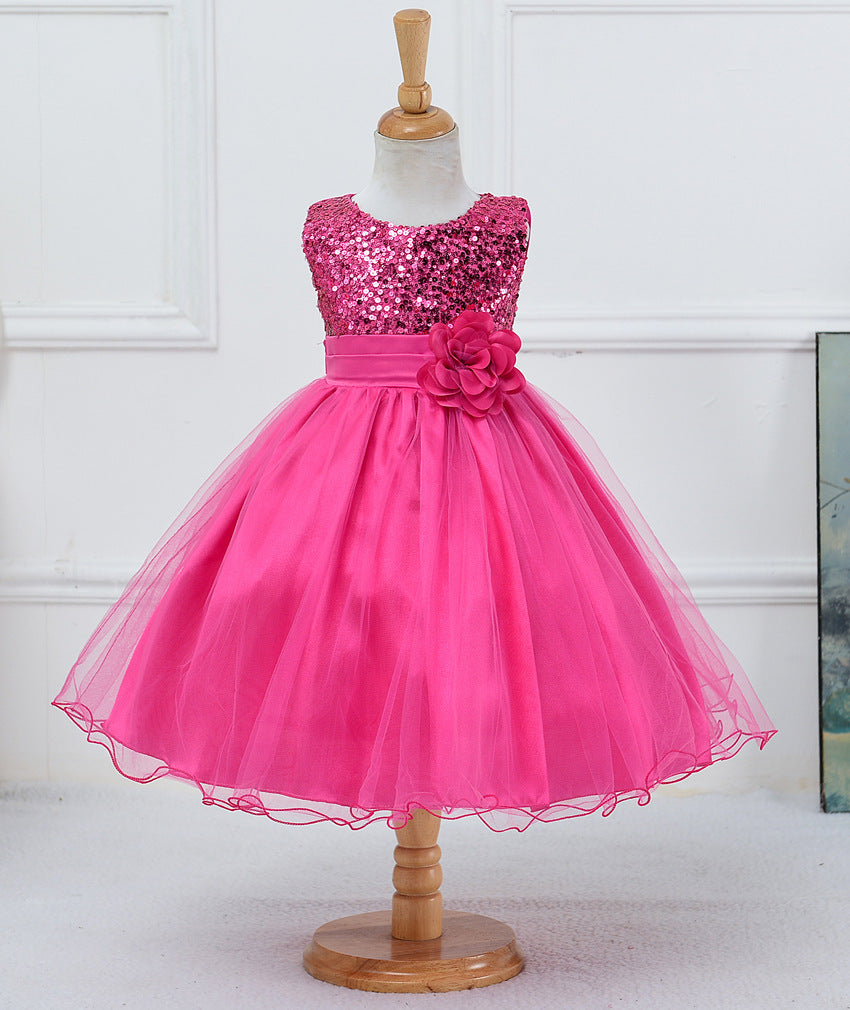 Robe de princesse à paillettes pour bébé fille pour un mariage.