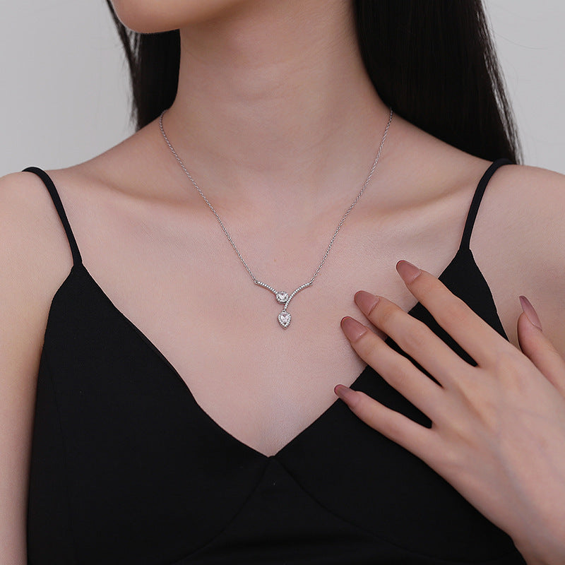 Collier en forme de goutte d'eau en zircon micro-incrusté en V, sens élevé de niche.