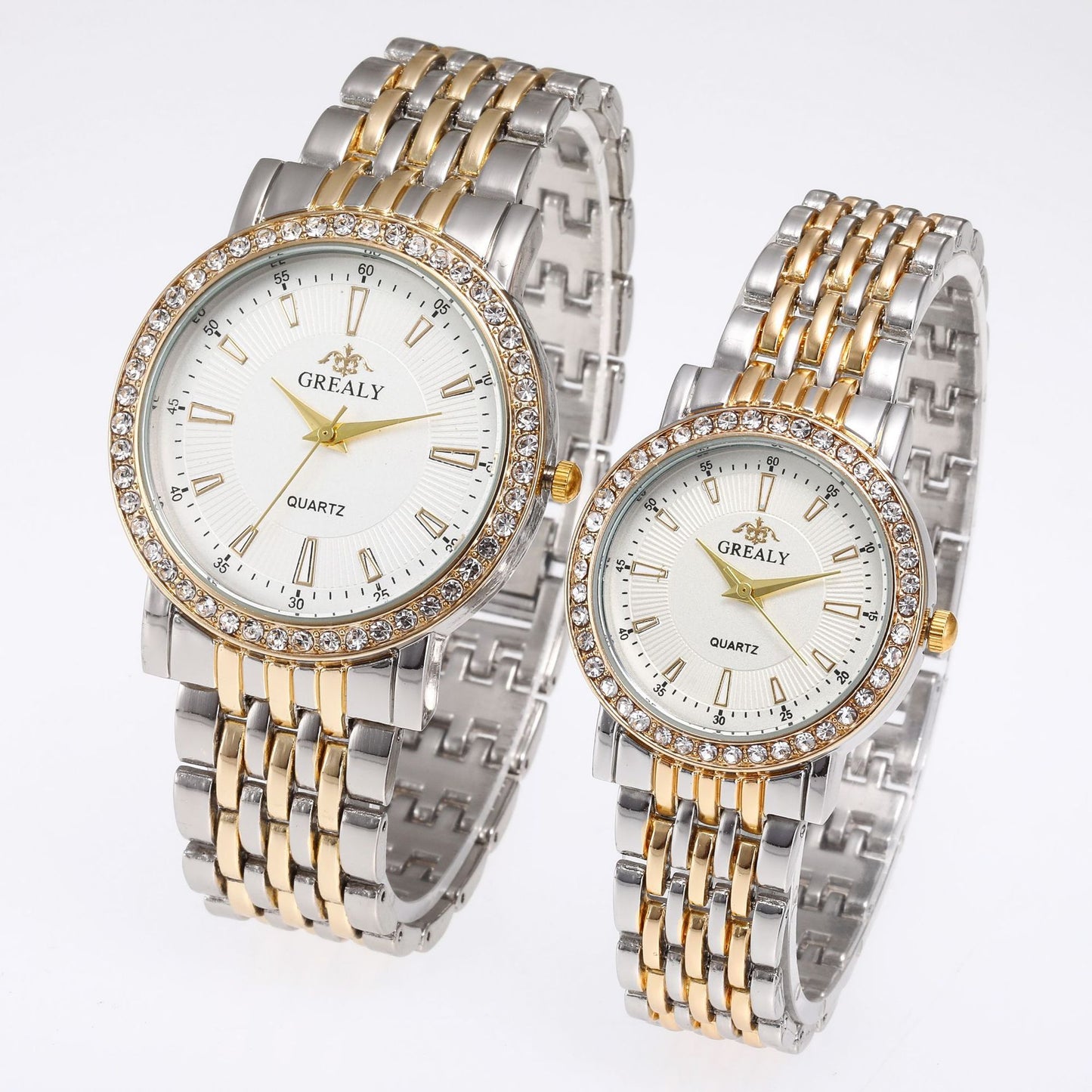 Montre pour couple avec cadran romain et bracelet en acier orné de diamants