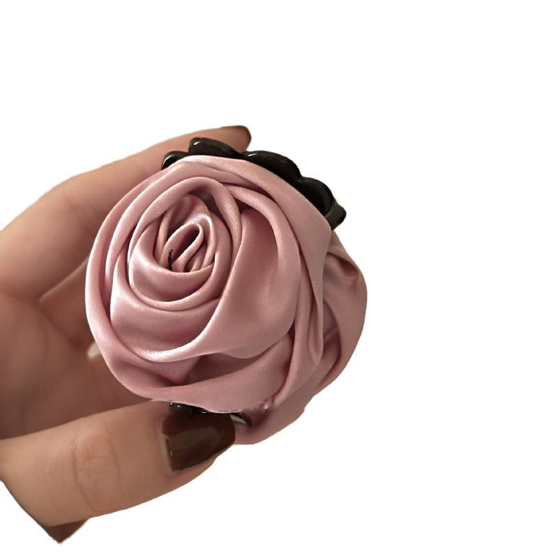 Pince à cheveux en satin vintage pour rose, volume moyen de cheveux.