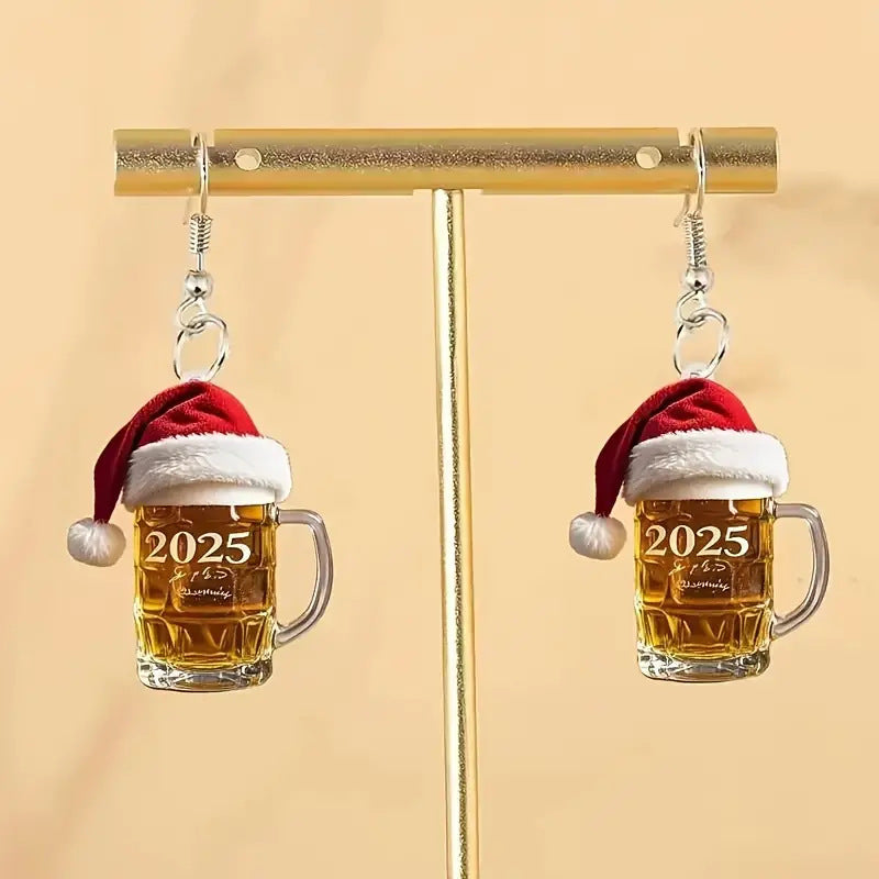 Boucles d'oreilles en acrylique représentant des chopes de bière de Noël 2025.