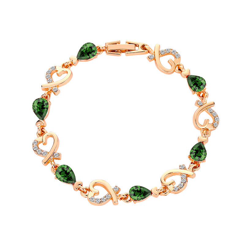 Bracelet en amour creux avec des strass, bracelet en forme de cœur au tempérament de mode pour un cadeau de Saint-Valentin.