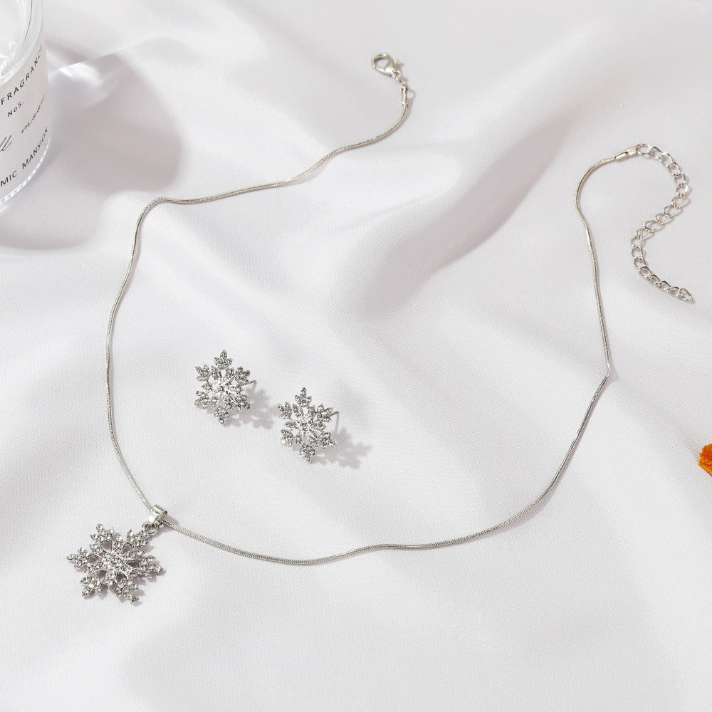 Ensemble de collier flocon de neige de 3 pièces avec boucles d'oreilles en strass et collier pendentif en chaîne de clavicule, cadeau de la Saint-Valentin.