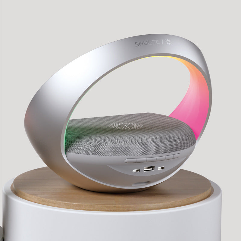 Réveil lumineux avec haut-parleur Bluetooth et chargeur sans fil multifonctionnel.