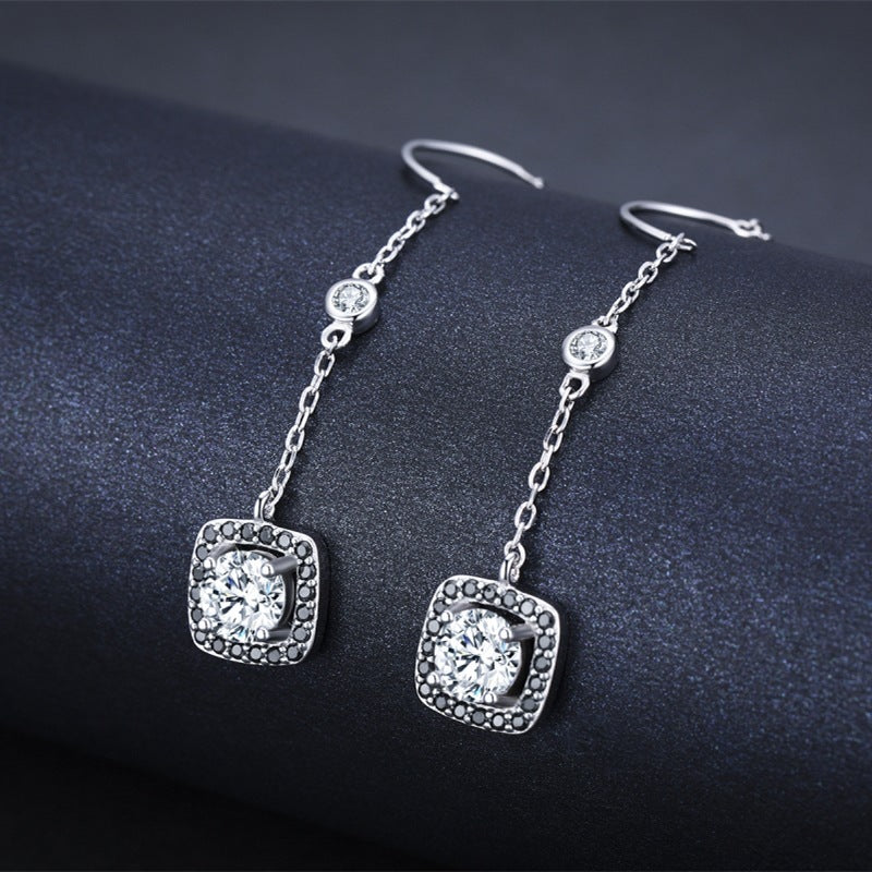 Boucles d'oreilles en zircon plaqué cuivre de luxe léger et long.