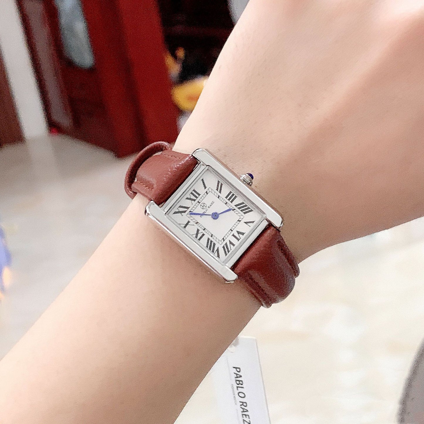 Montre rétro simple et classe pour filles, qui va avec tout.