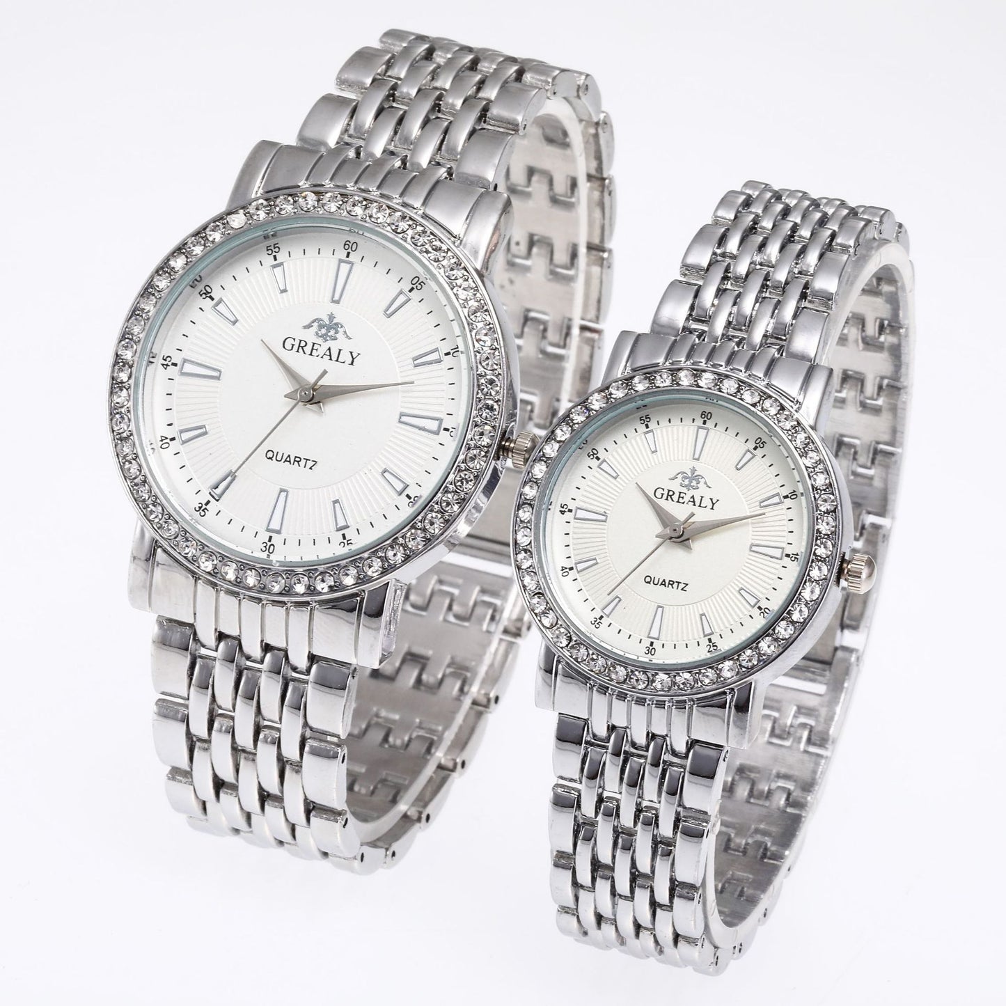 Montre pour couple avec cadran romain et bracelet en acier orné de diamants