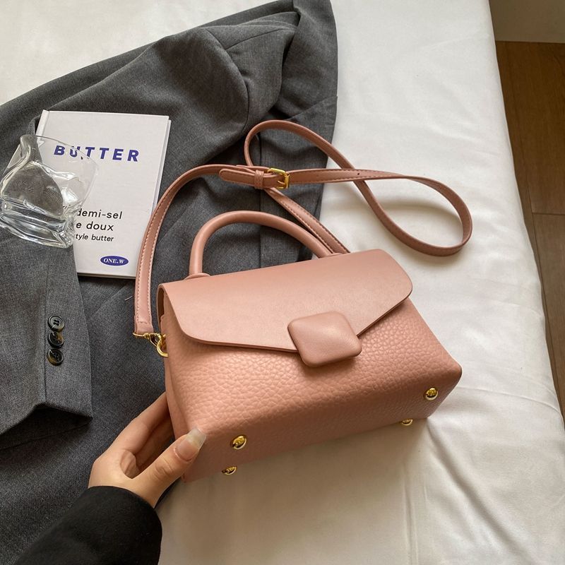 Sac à main rétro à la mode pour femmes.