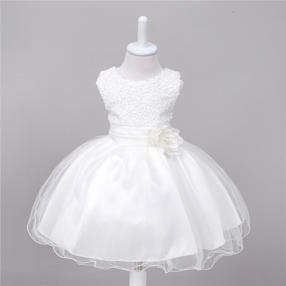 Robe de princesse à paillettes pour bébé fille pour un mariage.