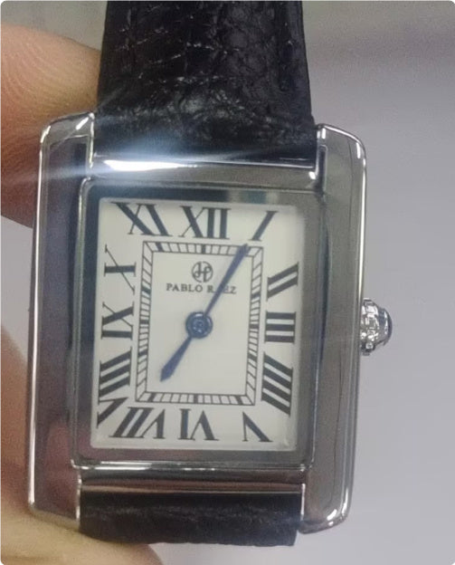 Montre à quartz avec cadran rectangulaire et échelle romaine pour femmes