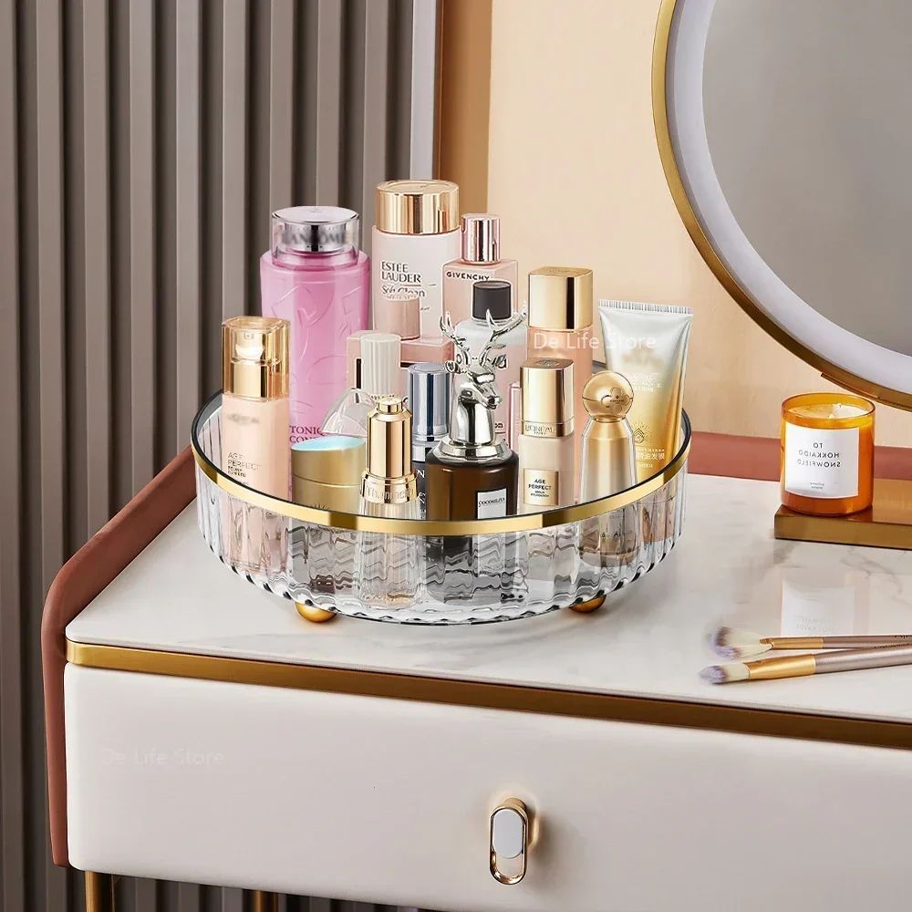 Organisateur cosmétique rotatif de luxe avec éclairage, plateau transparent de rangement pour parfums, soins de la peau, bijoux et aromathérapie.