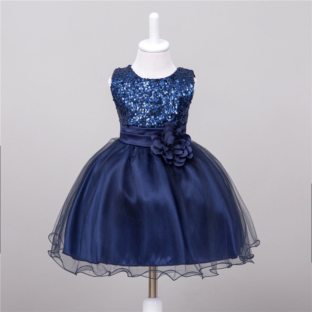 Robe de princesse à paillettes pour bébé fille pour un mariage.