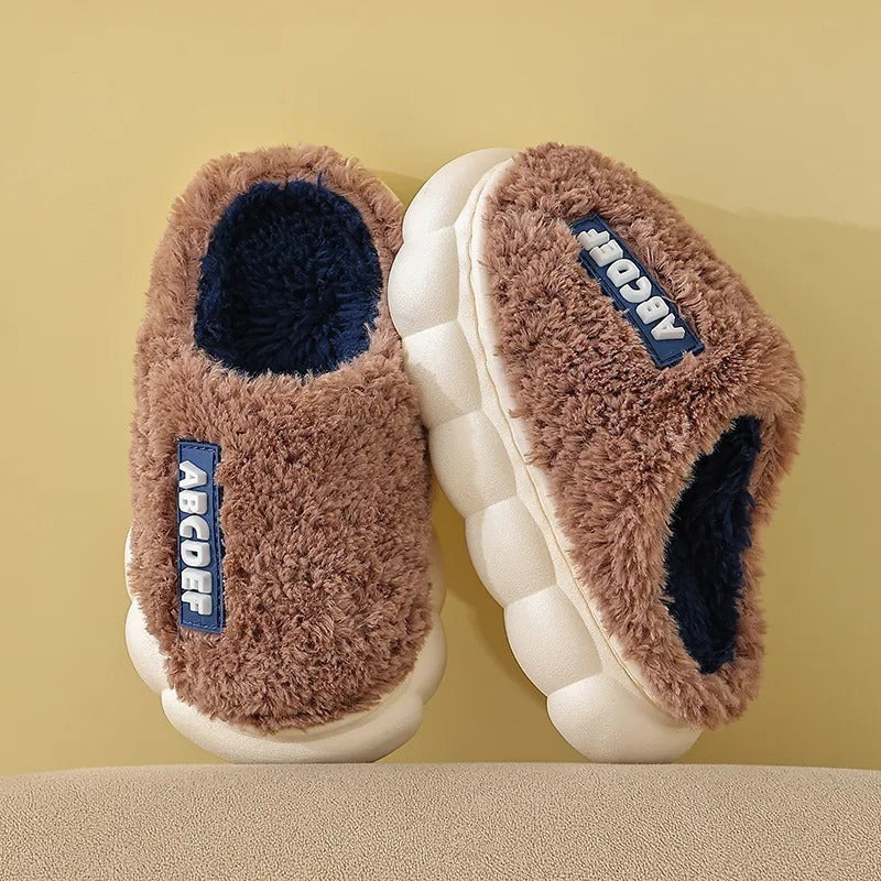 Chaussons en coton pour enfants avec semelle souple simple.