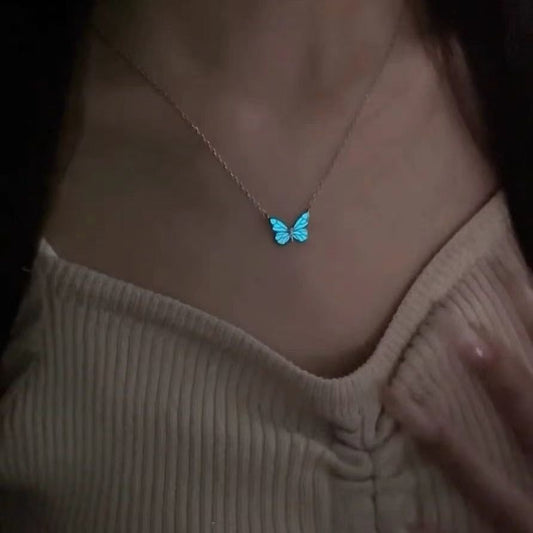 Collier papillon lumineux bleu style Mori Aurora pour femmes.