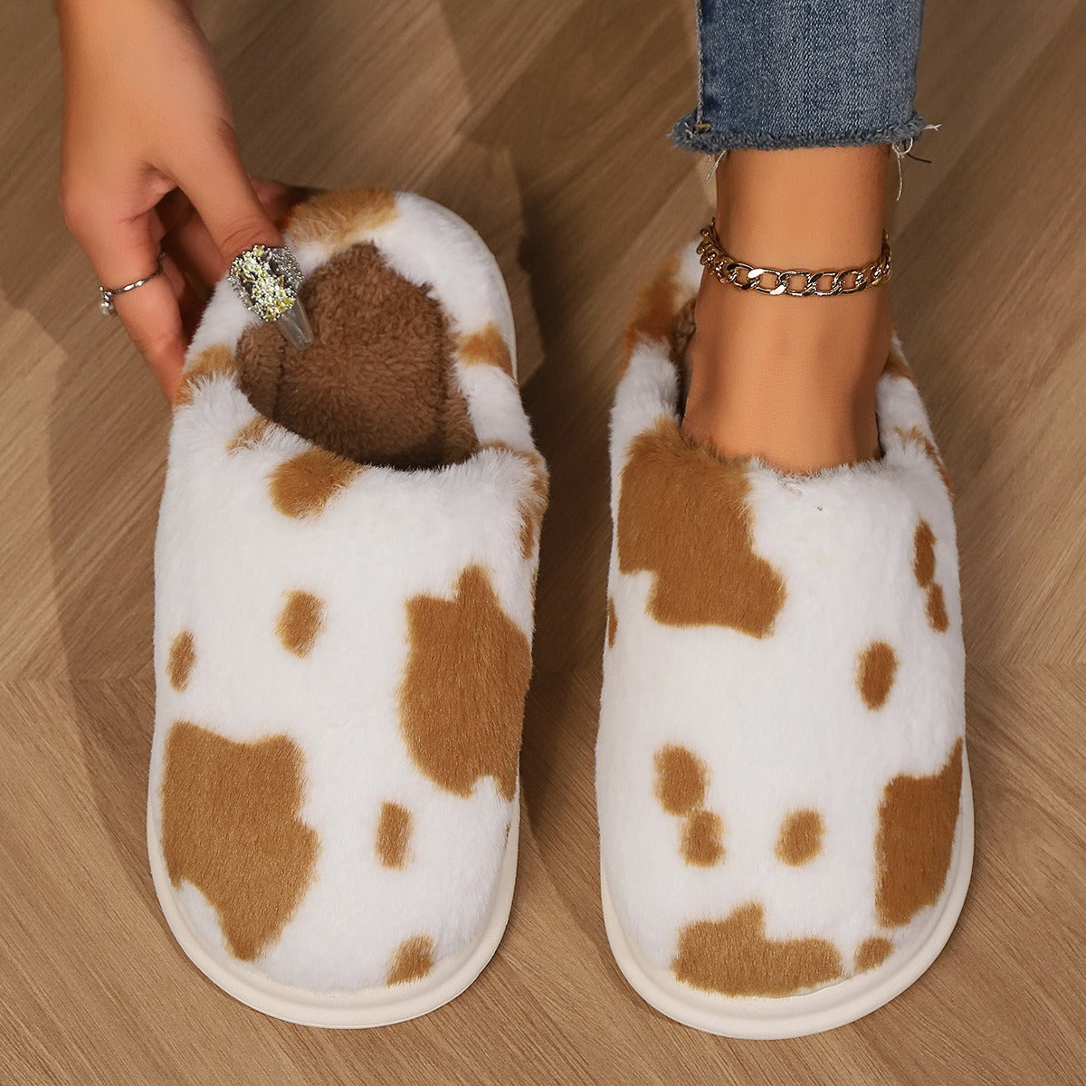 Pantoufles mignonnes en peluche, en forme de vache tachetée | chaussures de maison | antidérapantes | pour la chambre à coucher | chaussures de couple