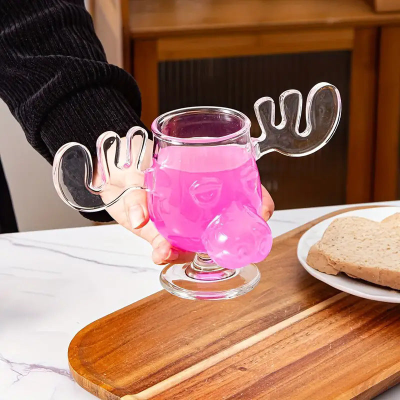 Tasse de Noël créative en verre avec élan, ustensiles de cuisine.