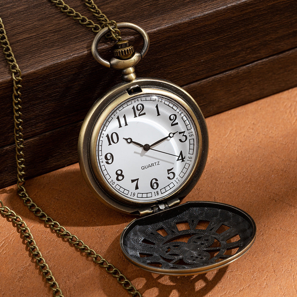 Montre de poche mécanique en bronze avec des pièces creuses classiques