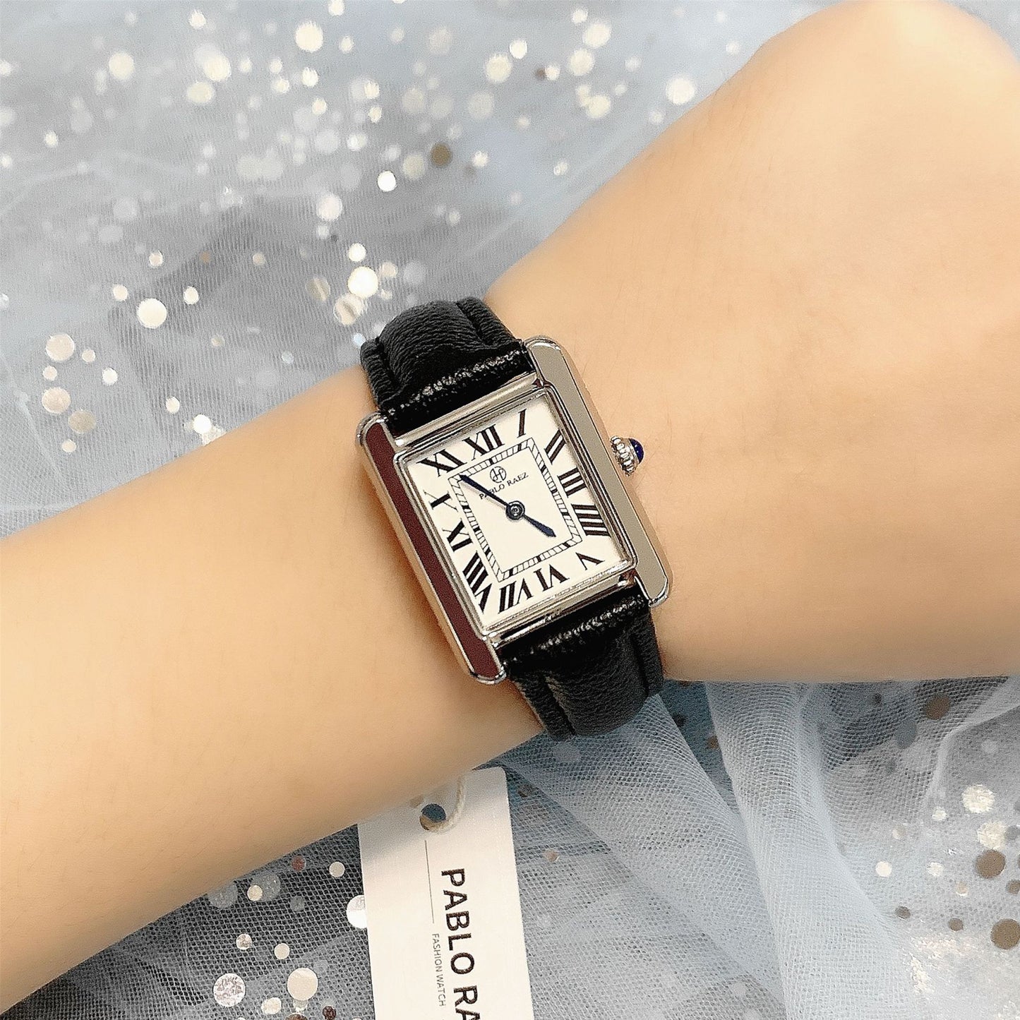 Montre à quartz avec cadran rectangulaire et échelle romaine pour femmes