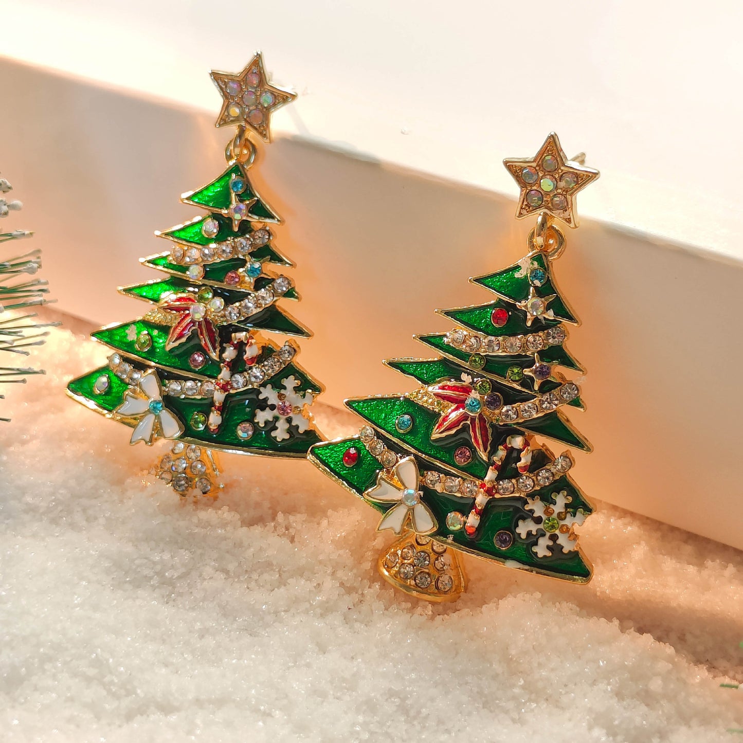 Broche en forme d'arbre de Noël en diamant, boucles d'oreilles créatives en forme d'arbre de Noël pour femmes.