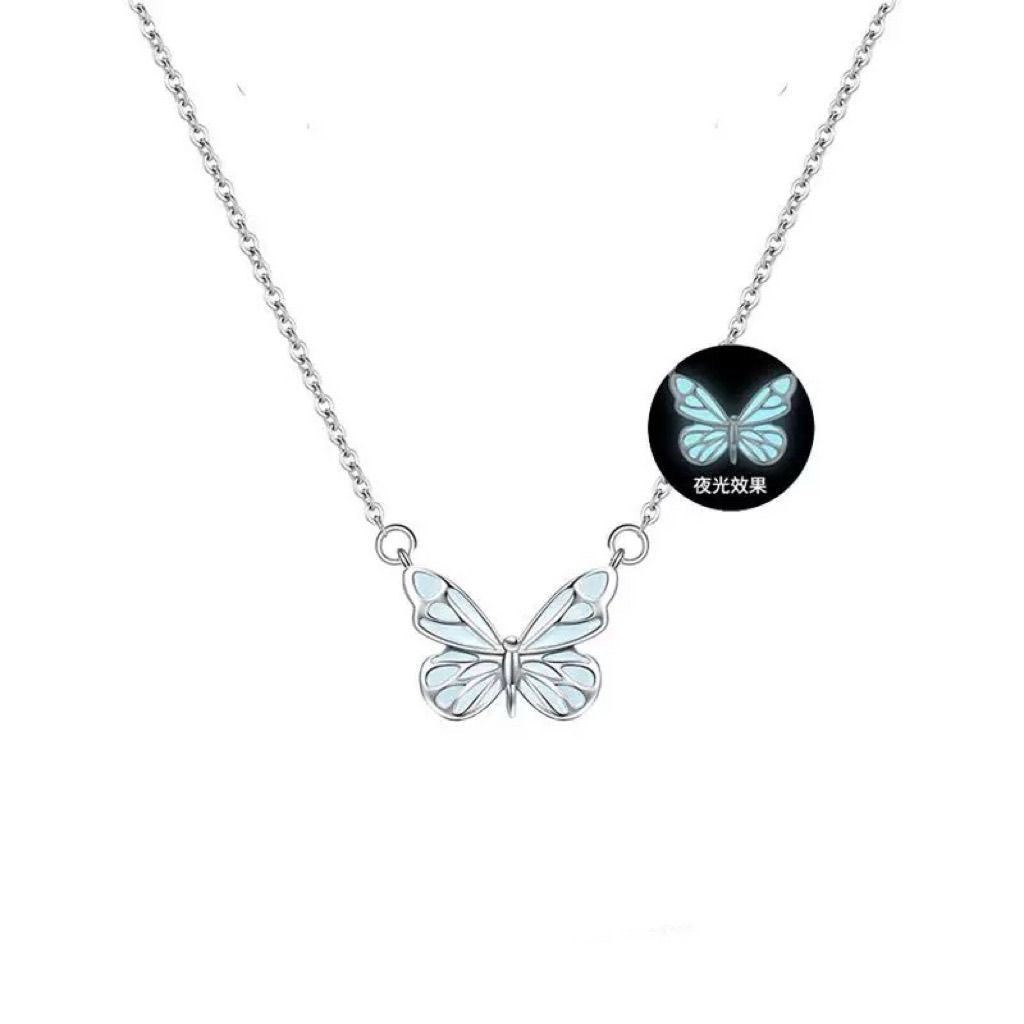 Collier papillon lumineux bleu style Mori Aurora pour femmes.