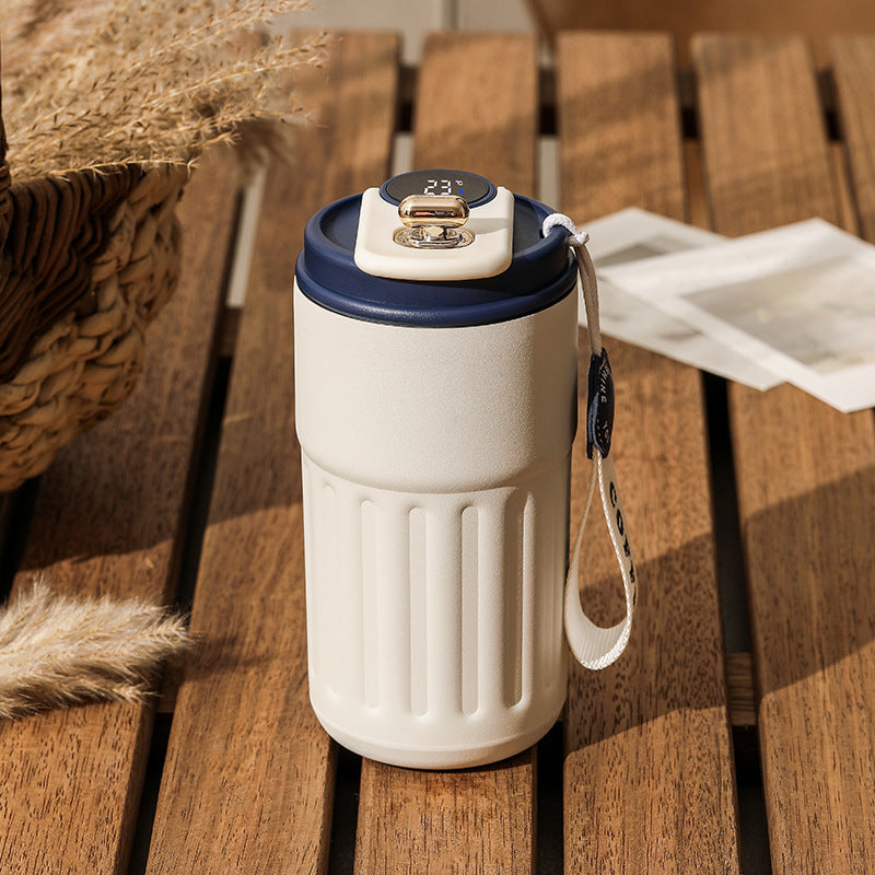 Tasse à café élégante à double paroi sous vide.