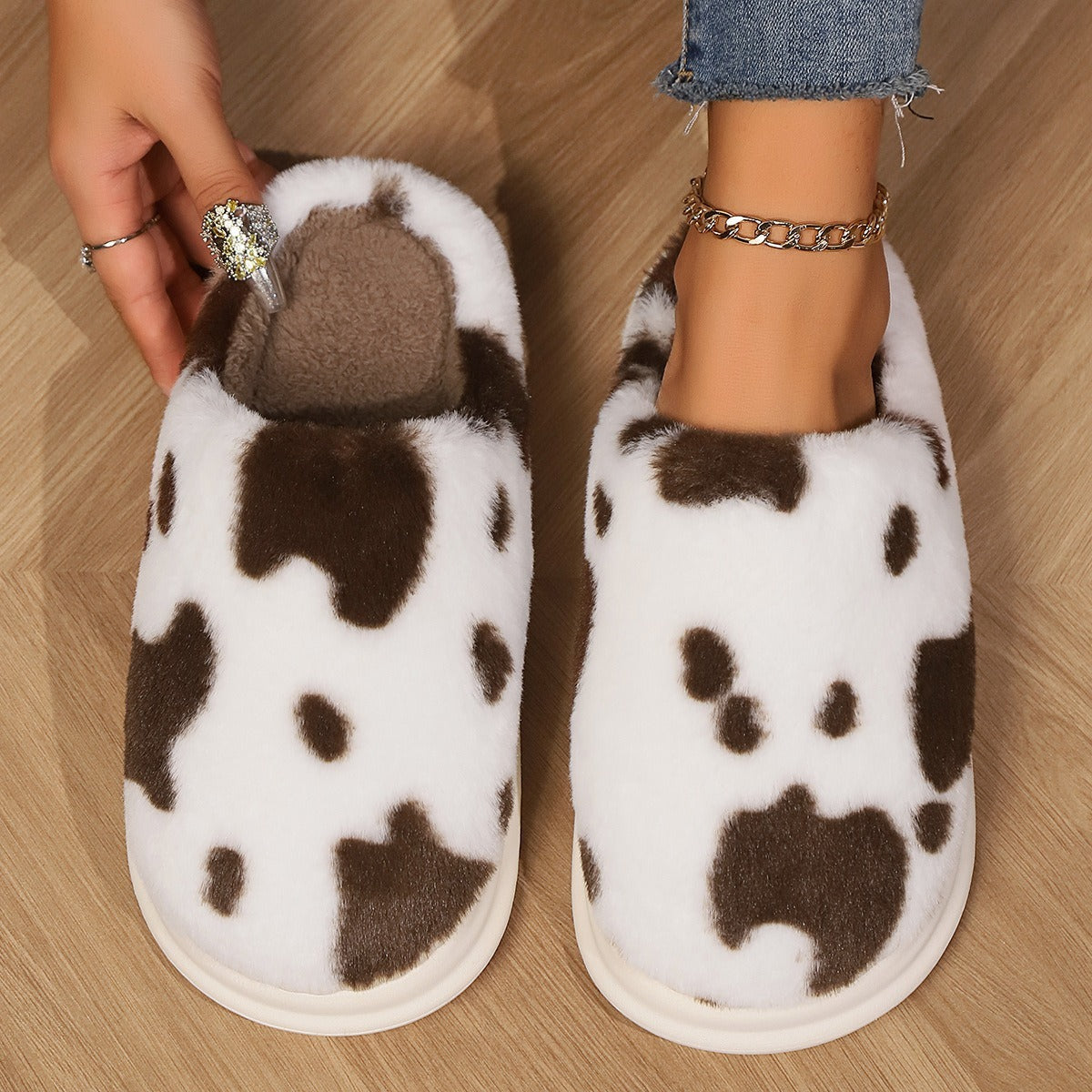 Pantoufles mignonnes en peluche, en forme de vache tachetée | chaussures de maison | antidérapantes | pour la chambre à coucher | chaussures de couple