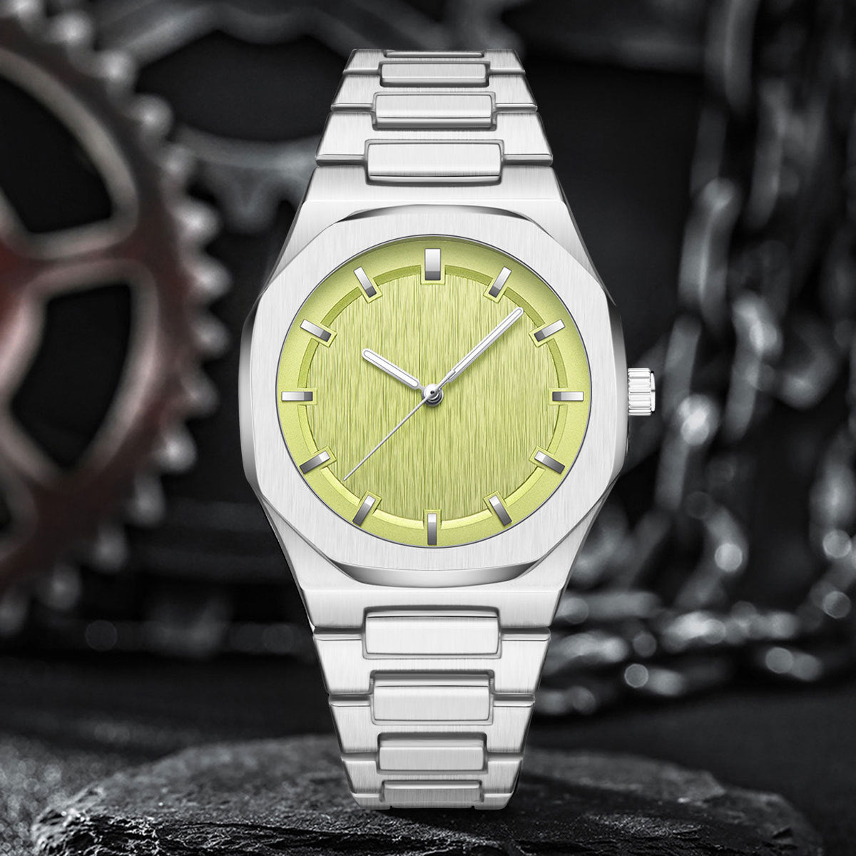 Montre pour hommes, cadran octogonal luxueux et sobre.