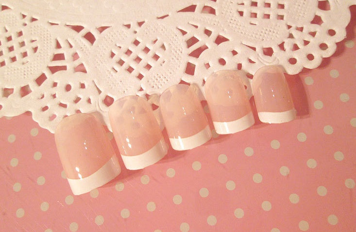 Nail art fini, patch d'ongles longs français