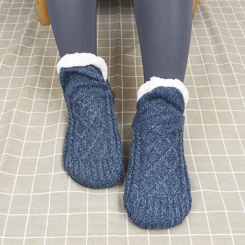 En hiver, ajoutez de la polaire et épaississez vos chaussons et chaussettes pour rester au chaud.