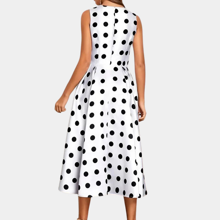 Robe sans manches à pois pour femmes.