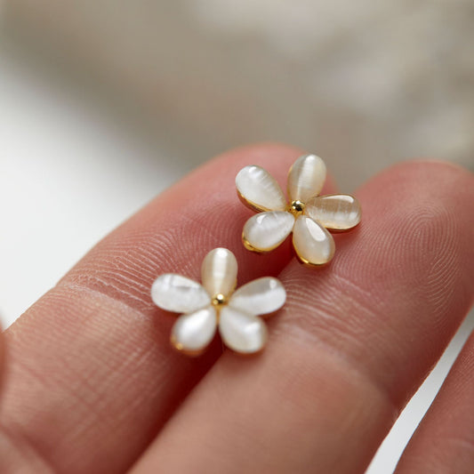 Petites boucles d'oreilles fleur opale à la mode simple - Ivory Deals Market