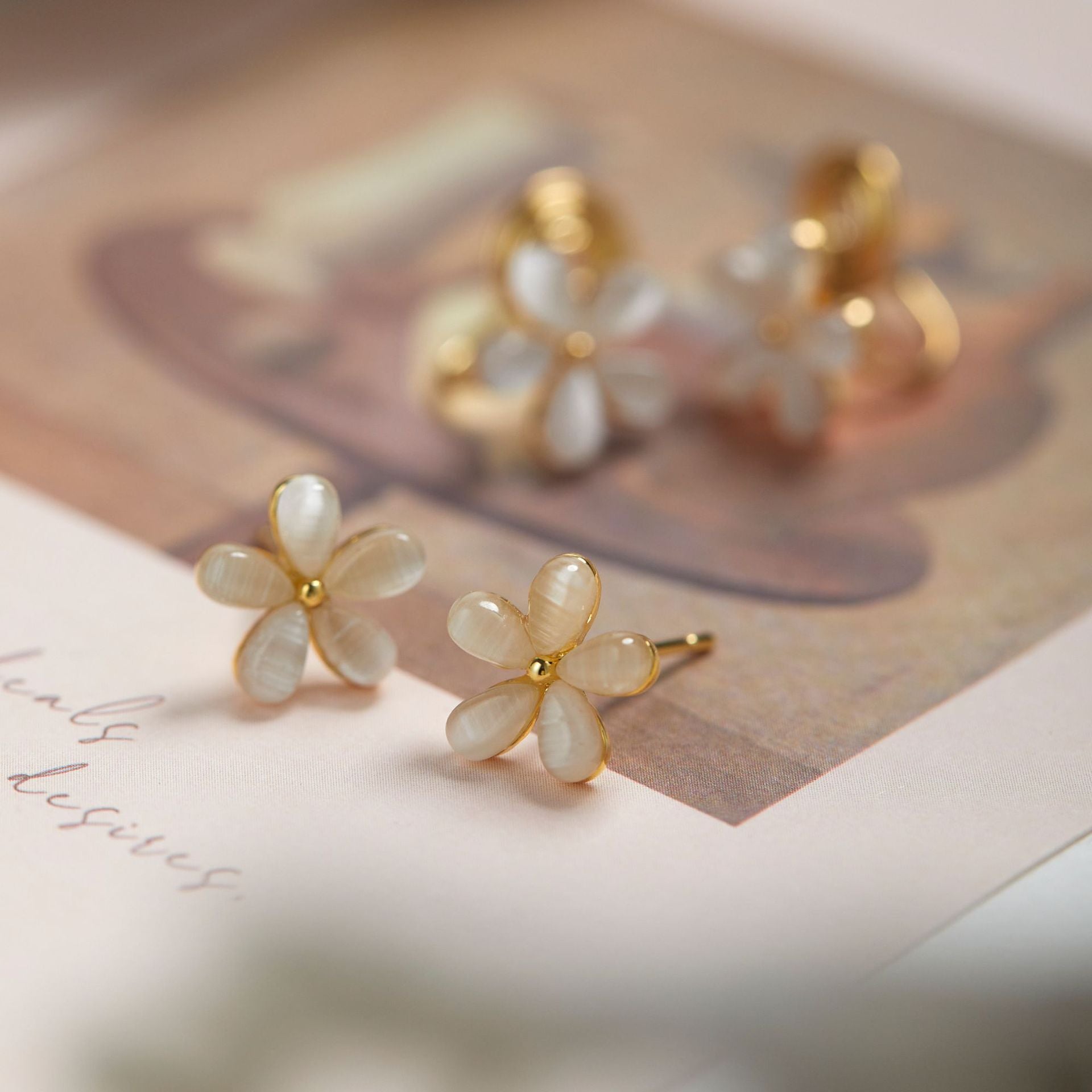 Petites boucles d'oreilles fleur opale à la mode simple - Ivory Deals Market