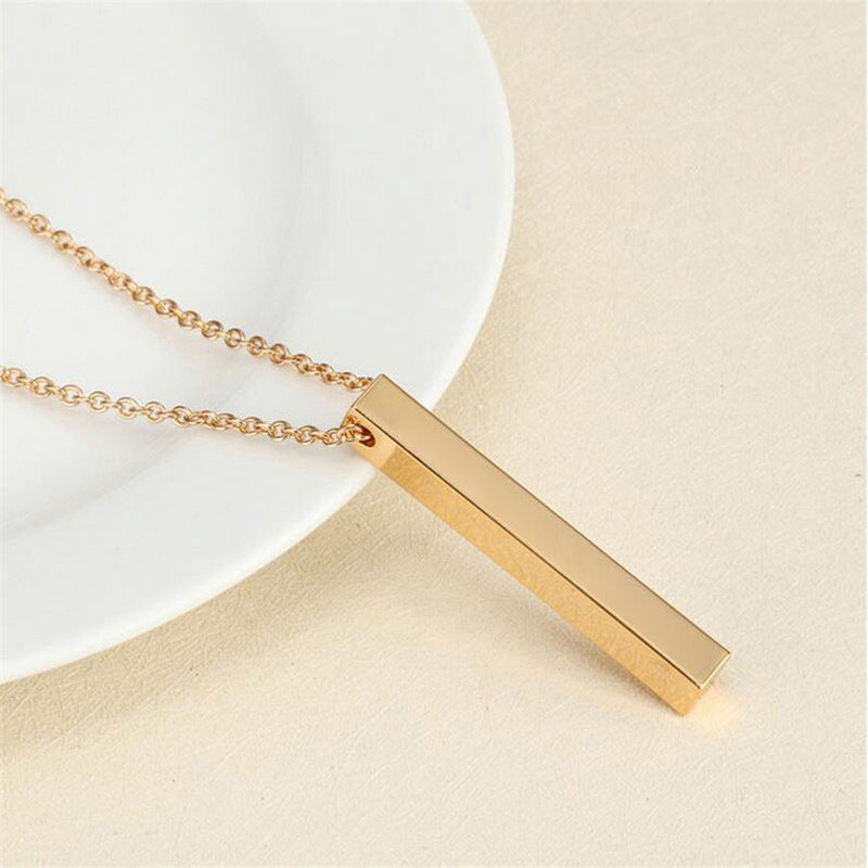 Mode féminine Collier en acier inoxydable avec pendentif géométrique gravé simple.