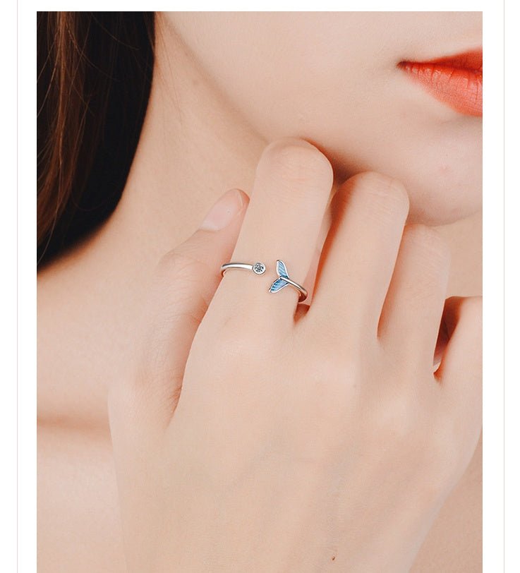 'Bague de queue de sirène bleue en argent tendance avec zircons cubiques, représentant une queue de baleine de mer. Cadeaux romantiques. - Ivory Deals Market