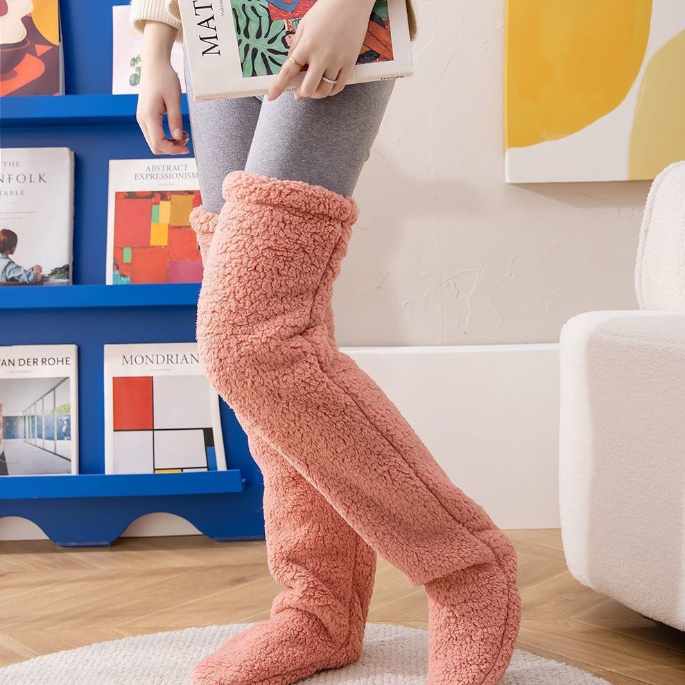 Chaussettes longues et chaudes en laine pour l'hiver, qui montent au-dessus du genou et protègent du froid au niveau des jambes et des genoux. Chaussettes idéales pour rester au chaud à la maison.