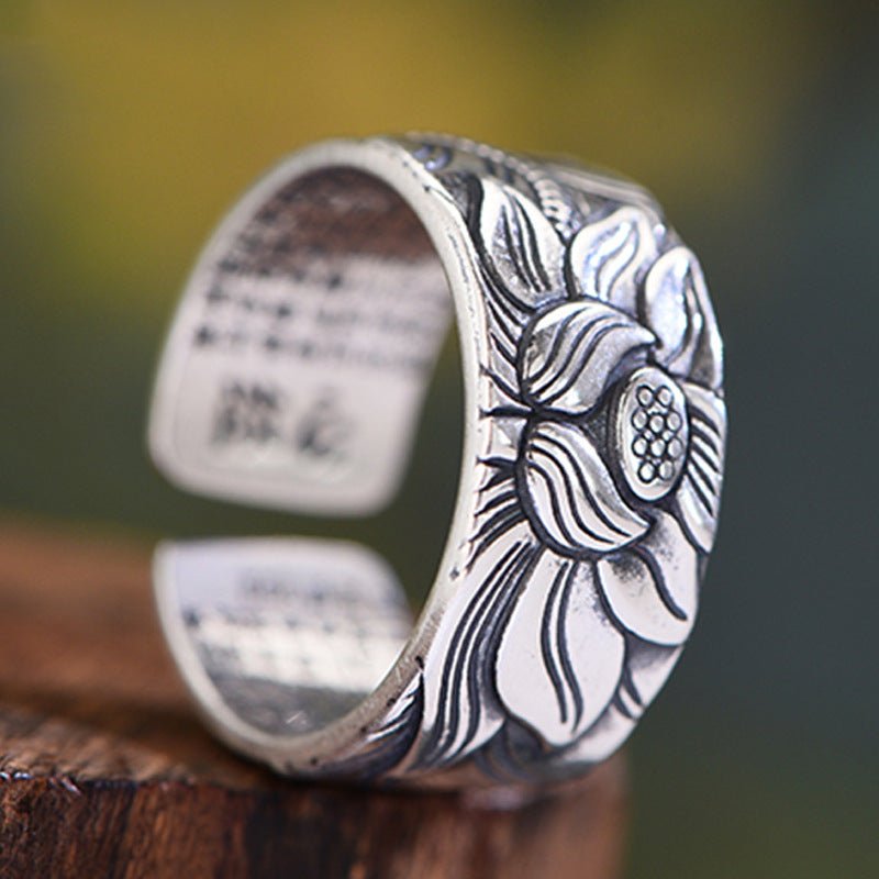 Bijoux bouddhistes comme des pièces anciennes en argent véritable plaqué, bague du Sutra du Cœur de la Prajna Paramita et du Lotus. - Ivory Deals Market