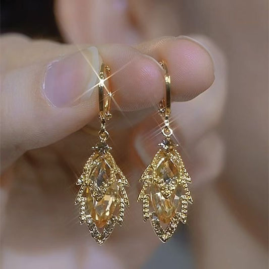 Boucles d'oreilles à feuilles en zircon doré pour femmes. - Ivory Deals Market