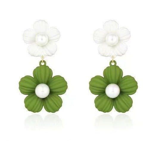 Boucles d'oreilles d'été fleur blanche asymétrique - Ivory Deals Market