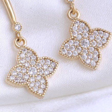 Boucles d'oreilles exquises en forme de trèfle à quatre feuilles, fleurs de zircon brillant assorties à toutes les boucles d'oreilles de luxe léger et de simplicité - Ivory Deals Market