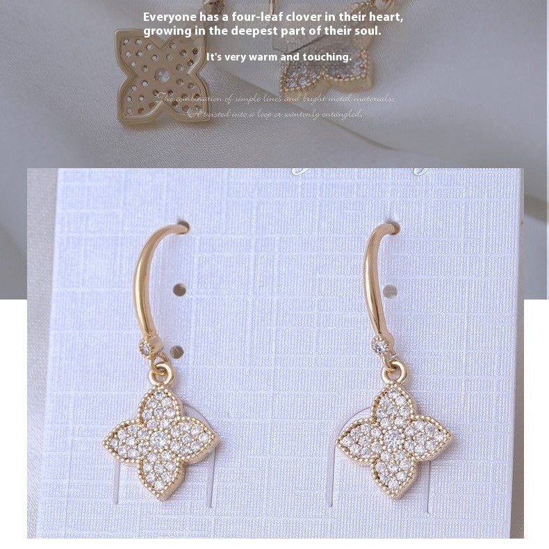 Boucles d'oreilles exquises en forme de trèfle à quatre feuilles, fleurs de zircon brillant assorties à toutes les boucles d'oreilles de luxe léger et de simplicité - Ivory Deals Market