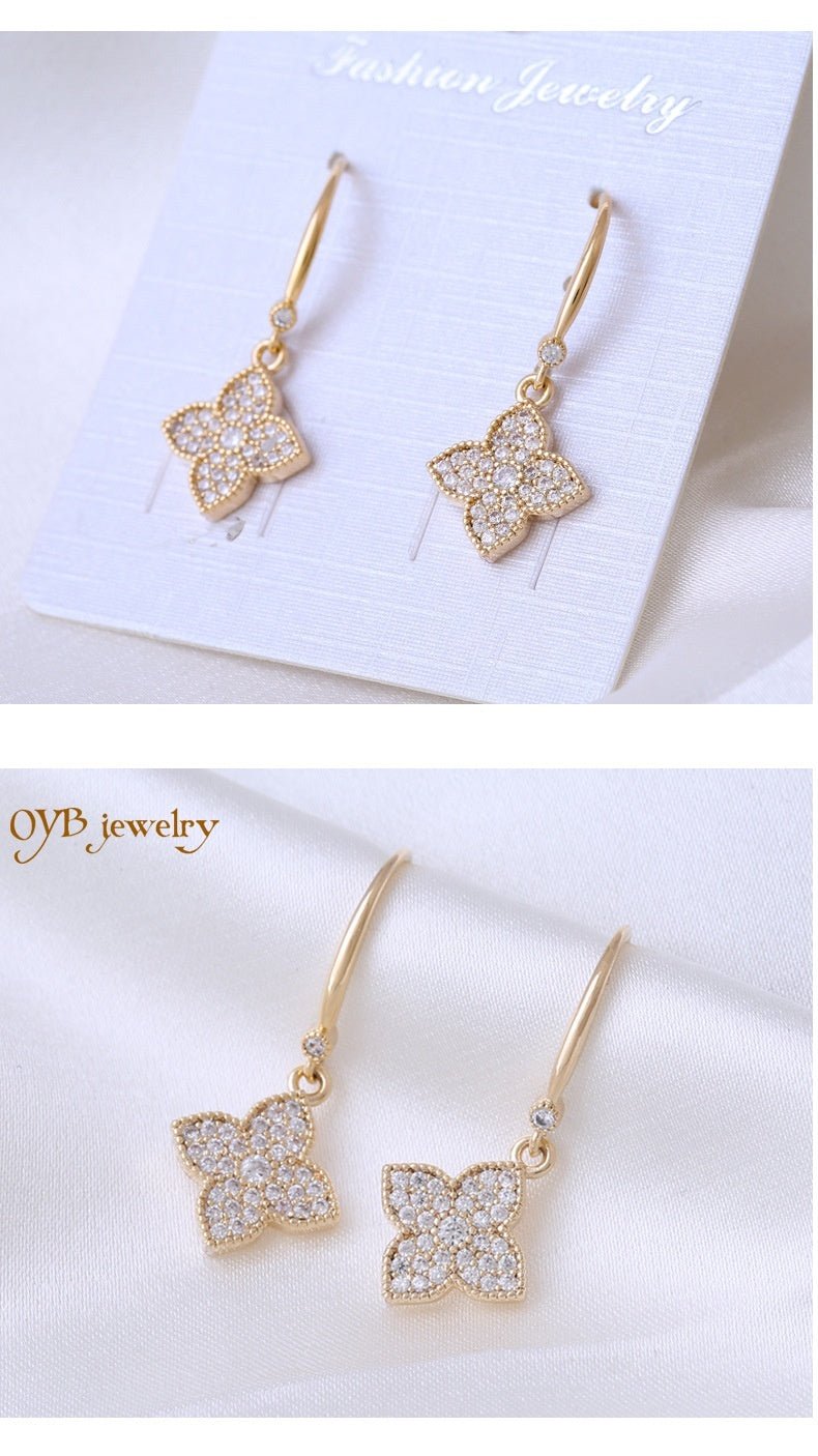 Boucles d'oreilles exquises en forme de trèfle à quatre feuilles, fleurs de zircon brillant assorties à toutes les boucles d'oreilles de luxe léger et de simplicité - Ivory Deals Market