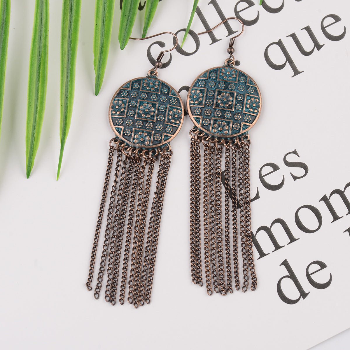 Boucles d'oreilles longues à franges en alliage créatif style ethnique rétro chinois exagéré et personnalisé motif totem - Ivory Deals Market