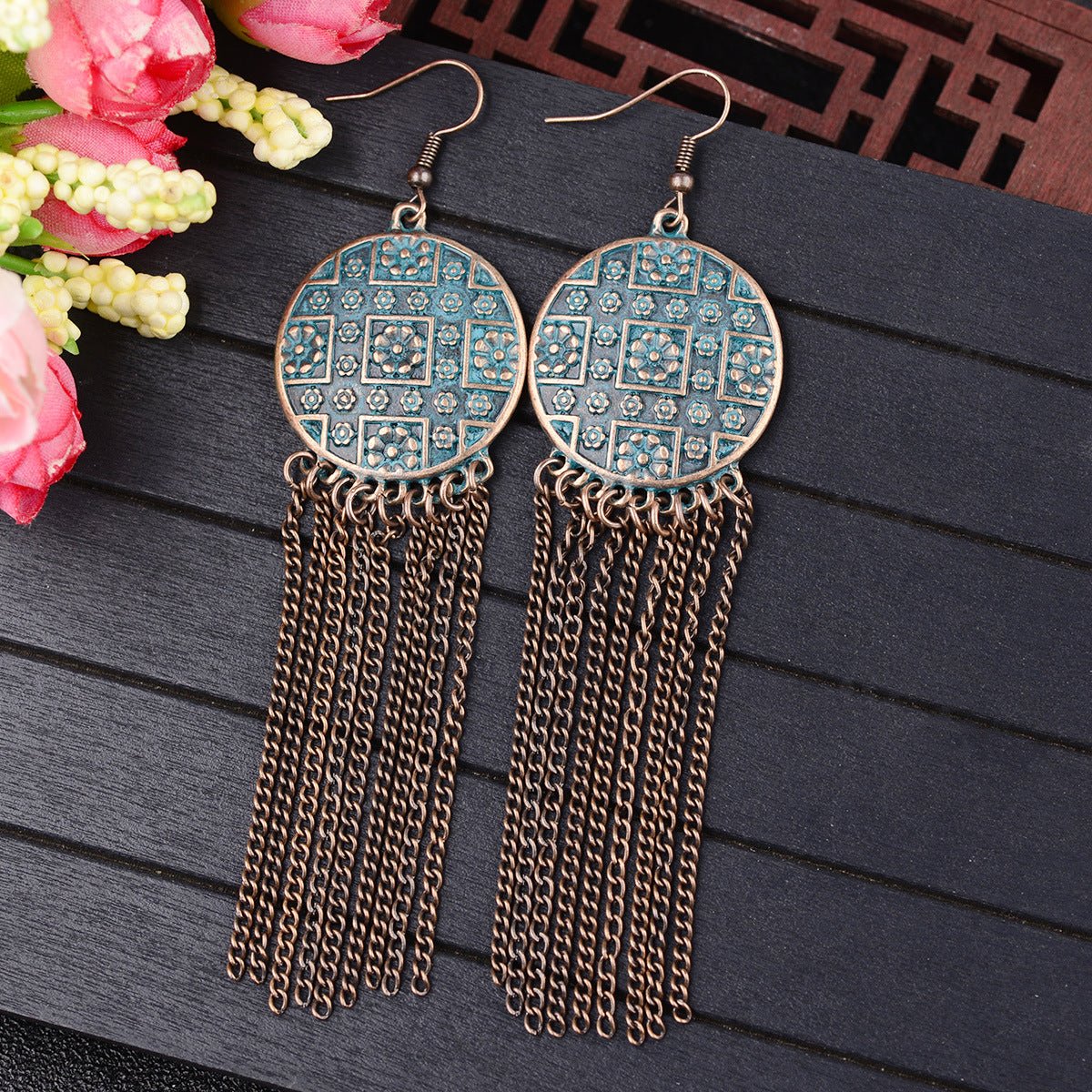 Boucles d'oreilles longues à franges en alliage créatif style ethnique rétro chinois exagéré et personnalisé motif totem - Ivory Deals Market