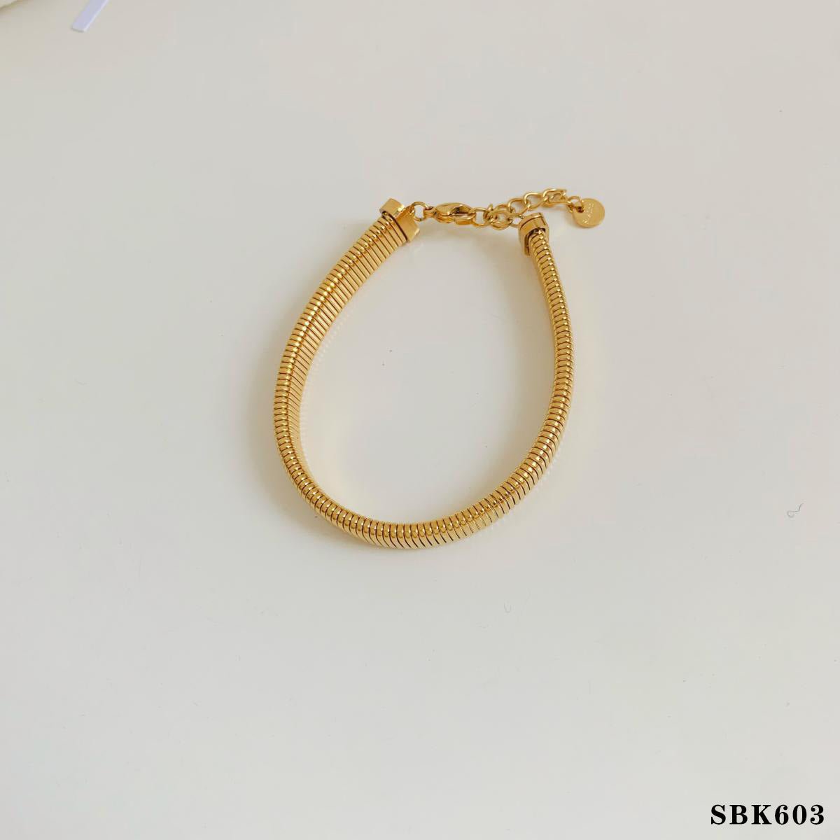 Bracelet en forme de cœur de chaîne de réseau, - Ivory Deals Market