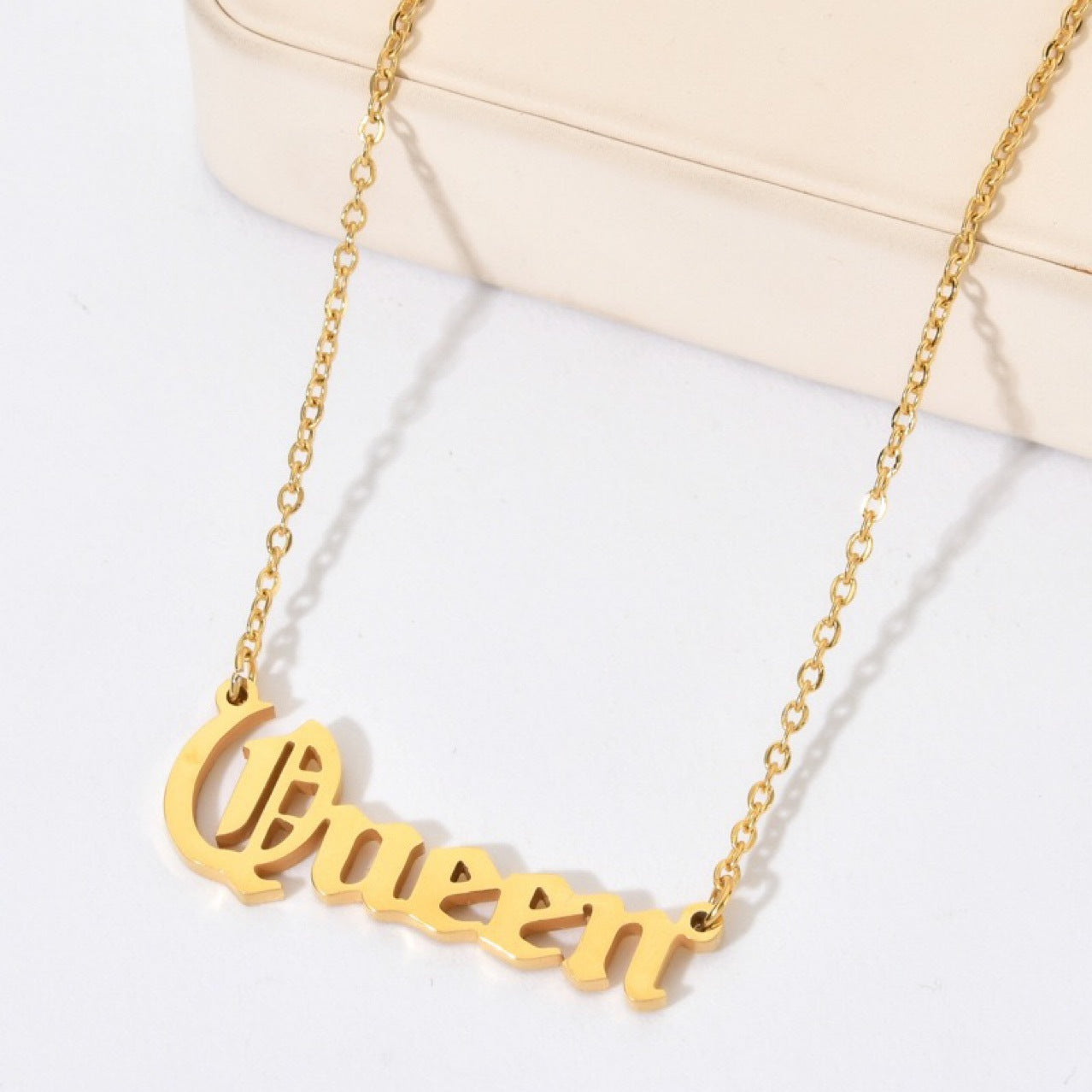 Pendentif anglais collier lettre